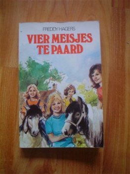 Vier meisjes te paard door Freddy Hagers - 1