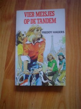 Vier meisjes op de tandem door Freddy Hagers - 1