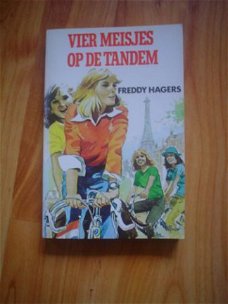 Vier meisjes op de tandem door Freddy Hagers