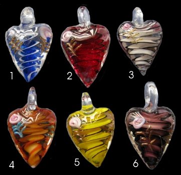 leren ketting met glazen harten:3,50 € p.st of 2 v. 5,00€ - 1