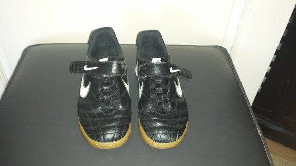 Nike zwarte gym binnen sport schoenen maat 31 - 2