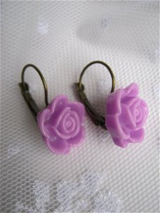 oorbellen resin roos met bronzen klap oorhaken lila paars en geel hippiemarkt