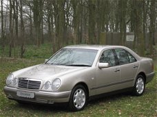 Mercedes-Benz E-klasse - 300 TURBO DIESEL ELEGANCE AUTOMAAT 96.000KM 1E EIGENAAR CLIMATE CONTROL, MU