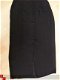 Lange zwarte crepe rok met voorsluiting knoopjes maat 42 - 1 - Thumbnail