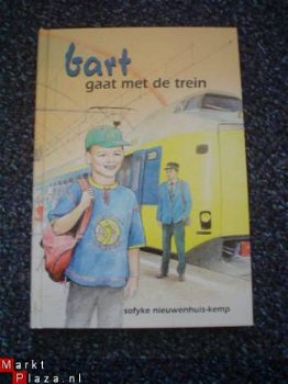 Bart gaat met de trein door Sofyke Nieuwenhuis-Kemp - 1