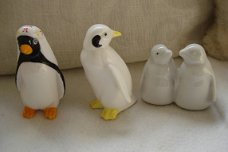 3 pinguin beeldjes van bone China porselein 8 en 5,5 cm Prijs 7,50 Verzendkosten 6,95 maar u kunt de