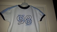 Kiekeboe wit shirt met blauwe accenten maat 104