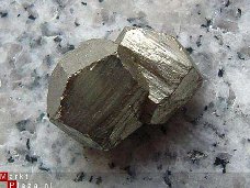 #21 Pyriet 2 samen gegroeide Kristallen China