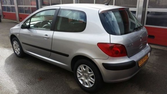 Peugeot 307 - XR 1.6-16V - 1