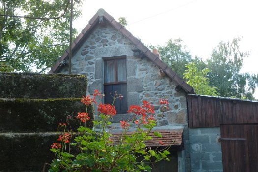 Vrijstaand vakantiehuis gite Auvergne Frankrijk hottub zwembad Au Chabrol - 4