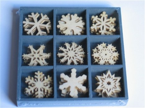 wood boxes snowflakes - 1
