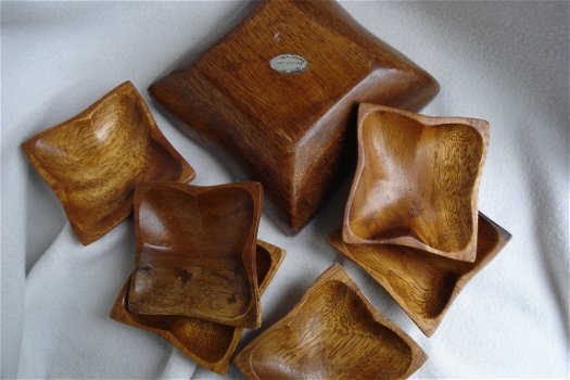 natuurlijke artikelen: grenen handcrafted snackset 15 en 9 cm schaaltje 15 cm en 6 kleine schaaltjes - 1