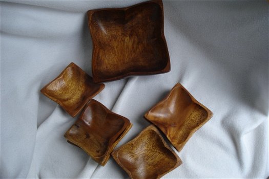 natuurlijke artikelen: grenen handcrafted snackset 15 en 9 cm schaaltje 15 cm en 6 kleine schaaltjes - 2