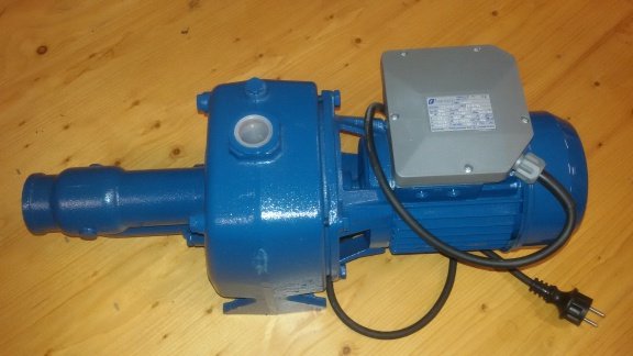 Waterpomp 230 volt 2,2pk / Hydrofoorpomp / Tuinpomp 230 volt / NIEUW - 1