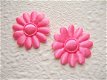 Effen satijnen margriet bloemetje ~ 3 cm ~ Donker roze - 1 - Thumbnail