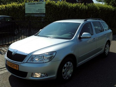 Skoda Octavia Combi - 1.6 TDI GREENTECH AMBITION BJ`8-2011 - 1