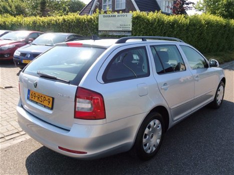 Skoda Octavia Combi - 1.6 TDI GREENTECH AMBITION BJ`8-2011 - 1