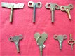 Oude , antieke ijzeren en koperen kloksleutels no 2. - 6 - Thumbnail