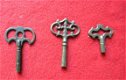 Oude , antieke ijzeren en koperen kloksleutels no 2. - 8 - Thumbnail