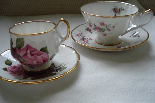 2 engelse bone china Elisabethan kop en schotels hand decorated In goede staat Prijs 5 euro per stuk - 1