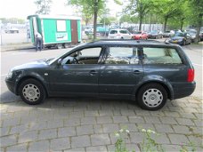 Volkswagen Passat 1.9 TDI 130 pk, rode D rode I Plaatwerk kleurcode. Lc7u