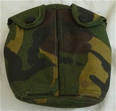 Hoes / Foedraal, Veldfles, Woodland Camouflage, Koninklijke Landmacht, 1993.(1)