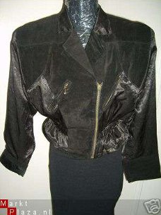 Schitterend zwart /satijn/suede jasje