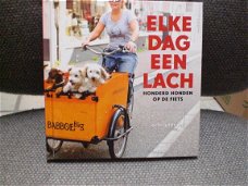 Elke dag een lach Honderd honden op de fiets