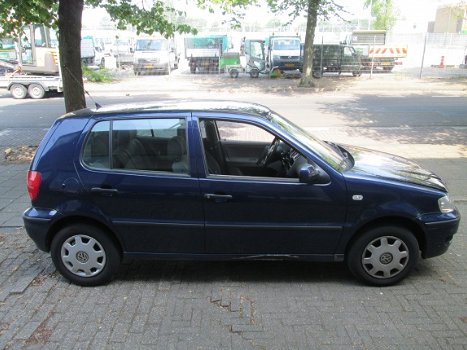 VOLKSWAGEN POLO III 1.9 SDI Plaatwerk kleur Lb5N - 2