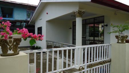 Vakantiehuis bloemendaal (Suriname) - 1