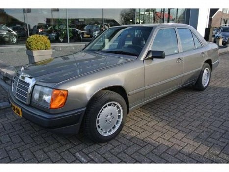 Mercedes-Benz 300-serie - W124 200-500 300 E - 1