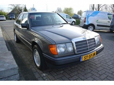 Mercedes-Benz 300-serie - W124 200-500 300 E - 1