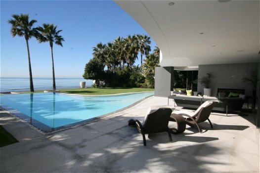Moderne strand villa Marbella te koop Spanje - 1