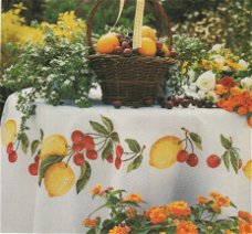 Borduurpatroon 1584 tafelkleed met kersen en citroenen
