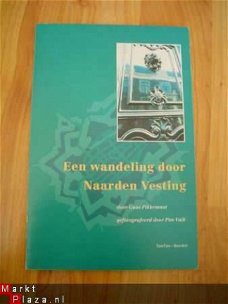 Een wandeling door Naarden Vesting door Guus Pikkemaat