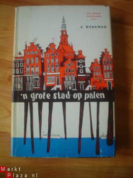 'n grote stad op palen door E. Werkman - 1