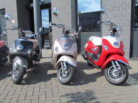 Retro scooter, classic, Vespa , 4 takt, snor, brom - 2