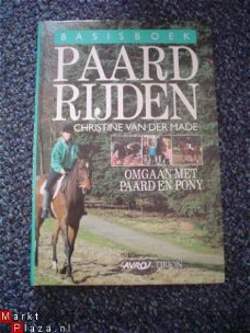 Basisboek paardrijden door Christine van der Made