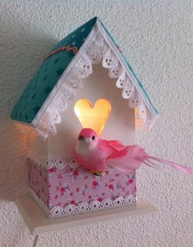 Vogelhuisje met lampje en vogeltje - 1