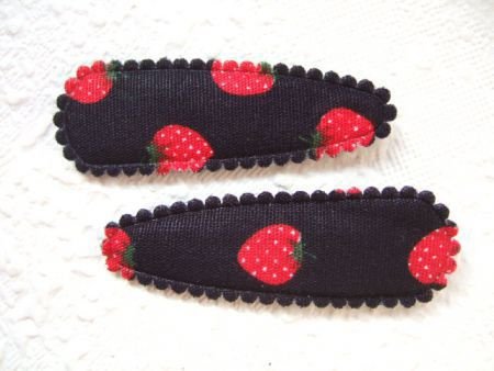 5 cm ~ Kniphoesje met aardbeien ~ Zwart - 1