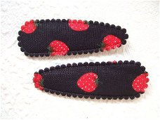 5 cm ~ Kniphoesje met aardbeien ~ Zwart