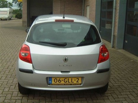 Renault Clio - 1.2-16V Special Line - 1