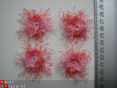 ** Setje van 4 gehaakte fluffy bloemetjes (lichtroze) - nr. 1