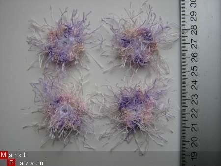 ** Setje van 4 gehaakte fluffy bloemetjes (lila) - nr. 1