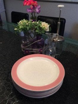 7 x vintage ontbijt bordjes met een doorsnee van 20 cm met pastel roze rand - 1