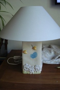 keramiek 3D lamp met schaapjes wolkjes 40cm hoog voet 23 heel leuk voor de kinderkamer Prijs 12,50 - 1