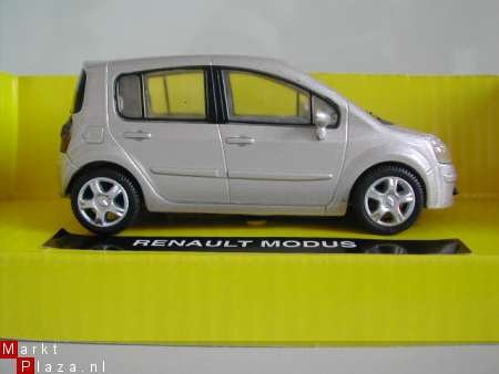 DSCN9107 Renault Modus 1/43 champagne metallic - 0