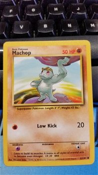 machop 52/102 HP nearmint Base Set - 1