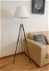 Moderne lamp op statief met grote lampenkap - 2 - Thumbnail