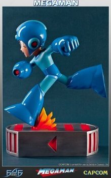 Running Megaman statue - First4Figures - 2